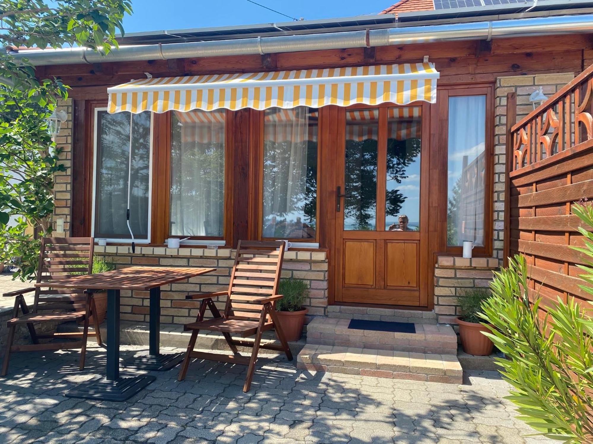 Bacchus Apartman - Borbarlang, Badacsony Badacsonytomaj Exterior photo